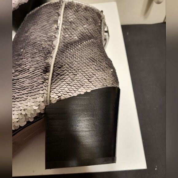 NWT Dolce Vita "Coltyn" Silver/Chrome Sequin Encrusted Ankle Boots Sz.7 Ret $150 - Picture 5 of 9